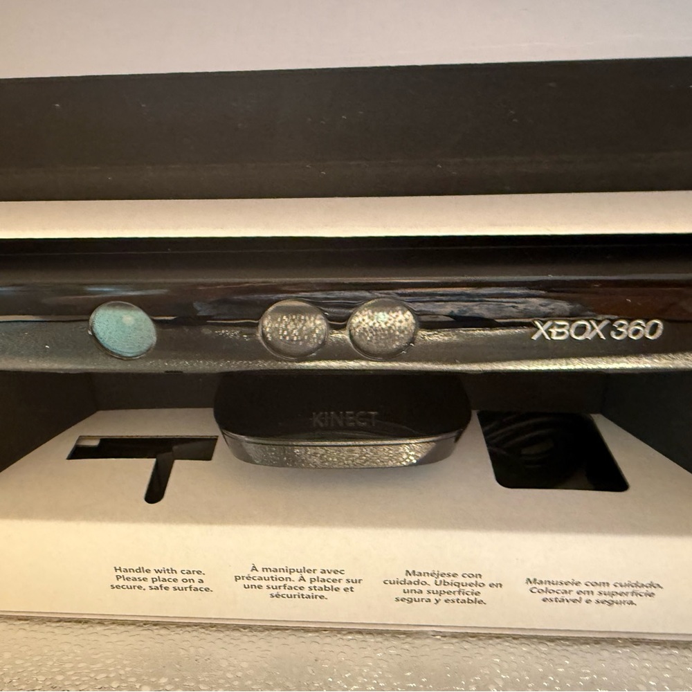 Xbox 360 Kinect Sensor - Black - Picture 5 of 8